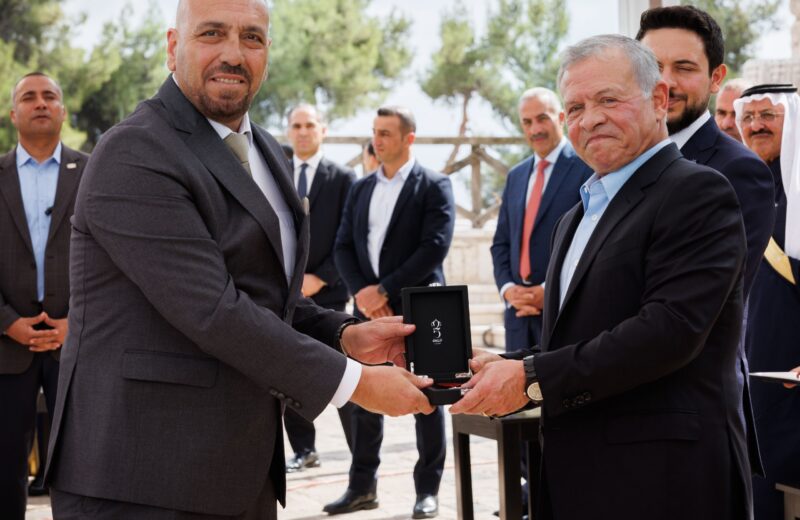 جلالة الملك عبدالله الثاني يمنح تلفريك عجلون ميدالية اليوبيل الفضي