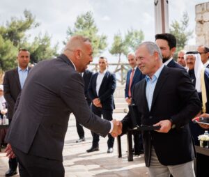 جلالة الملك عبدالله الثاني يمنح تلفريك عجلون ميدالية اليوبيل الفضي